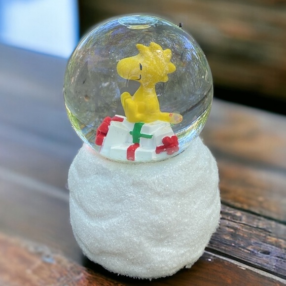 Peanuts Woodstock LED mini SnowGlobe Glitter Globe - Picture 4 of 9